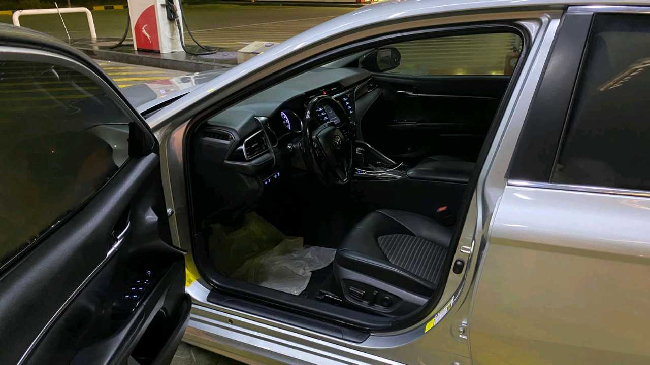 Car Image 2020 TOYOTA CAMRY SE