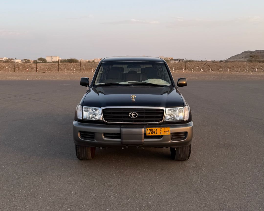 Car Image 1998 TOYOTA LAND CRUISER VX.R