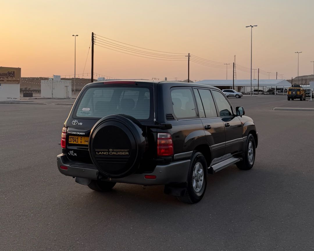 Car Image 1998 TOYOTA LAND CRUISER VX.R