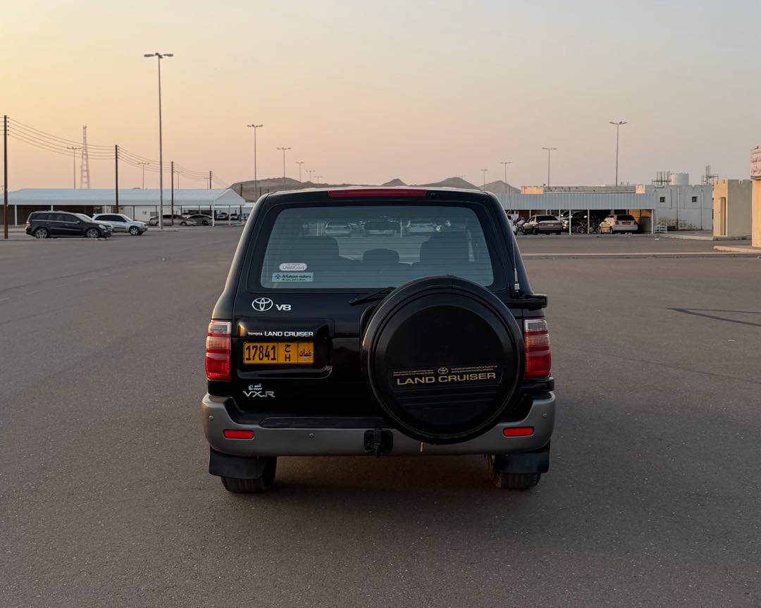 Car Image 1998 TOYOTA LAND CRUISER VX.R
