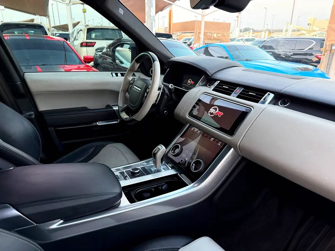 Car Image 2020 LAND ROVER SPORT 