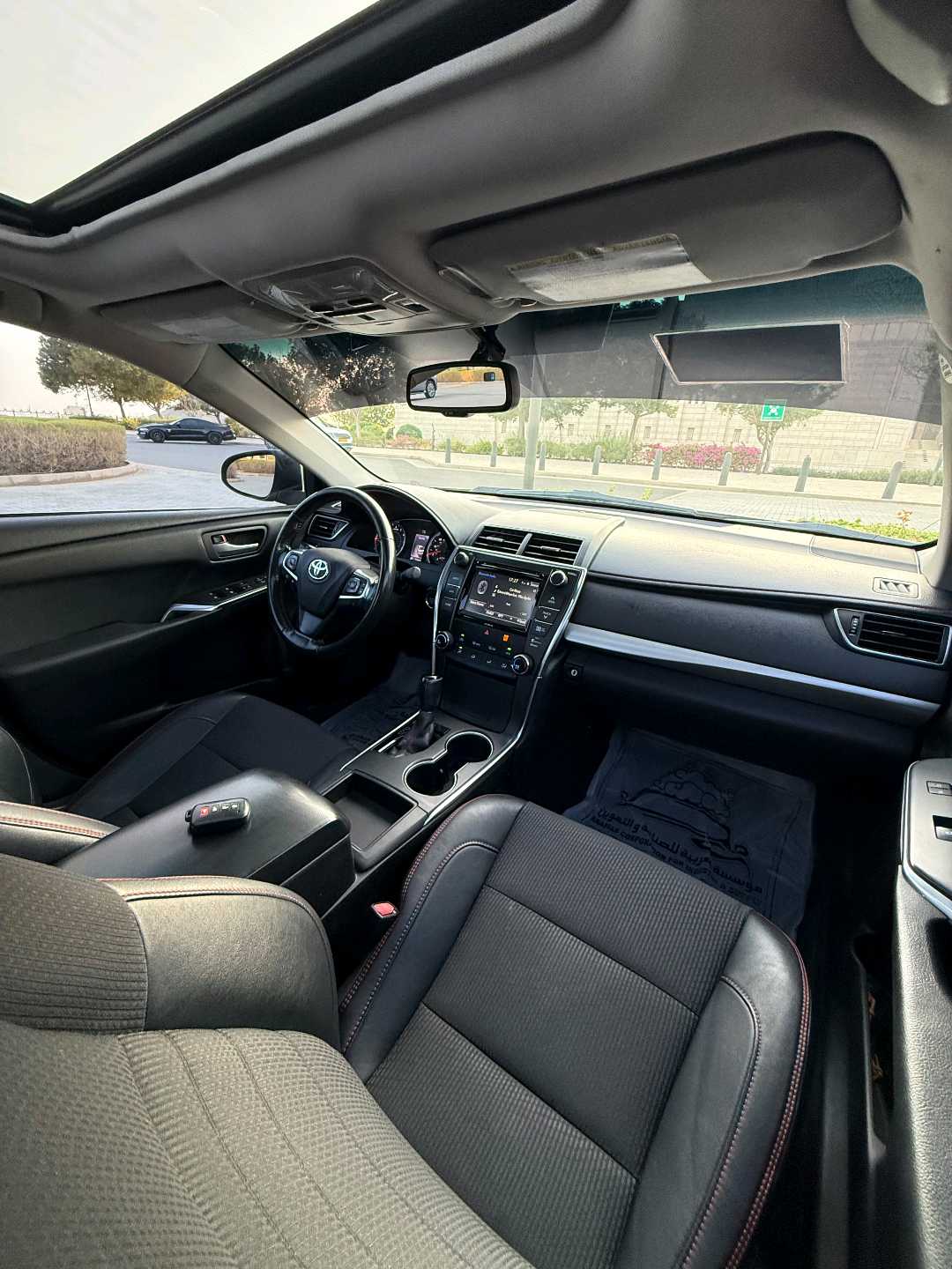 Car Image 2016 TOYOTA CAMRY SE