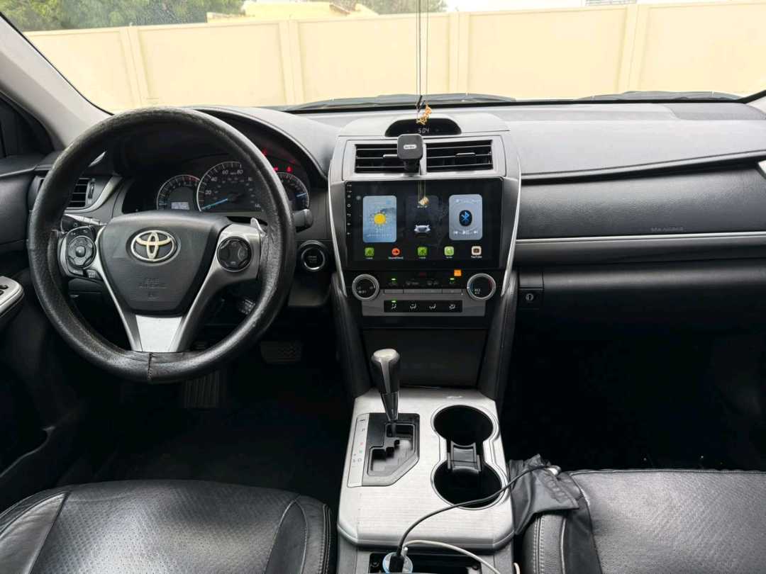 Car Image 2012 TOYOTA CAMRY SE