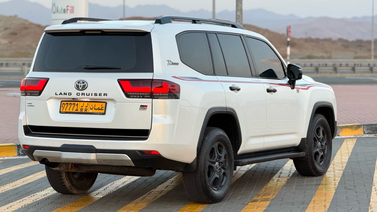Car Image 2022 TOYOTA LAND CRUISER G.R