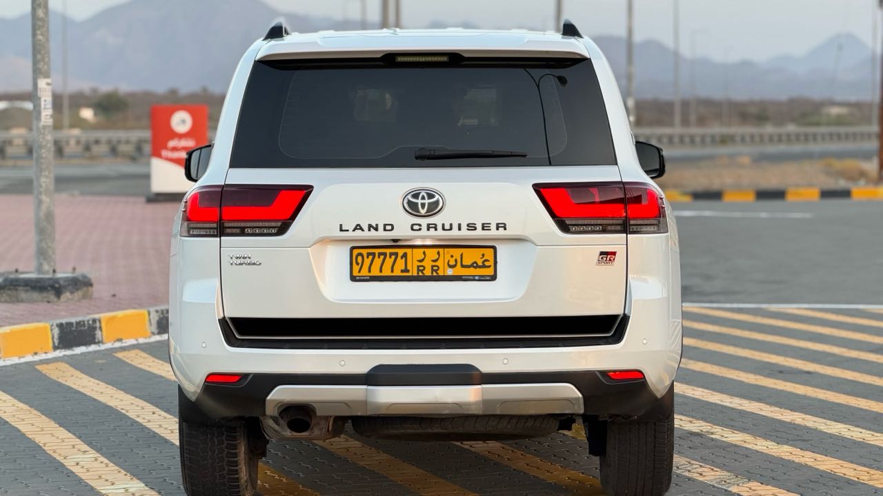 Car Image 2022 TOYOTA LAND CRUISER G.R