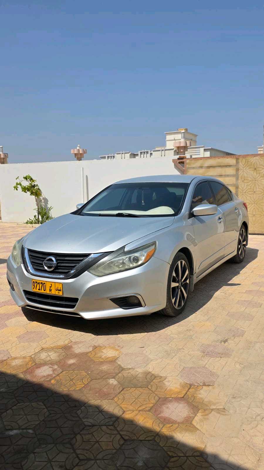 Car Image 2016 NISSAN ALTIMA SR