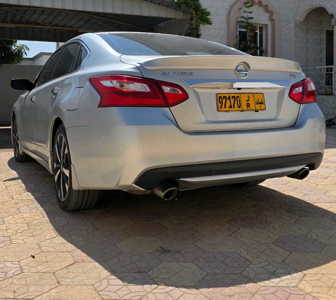 Car Image 2016 NISSAN ALTIMA SR