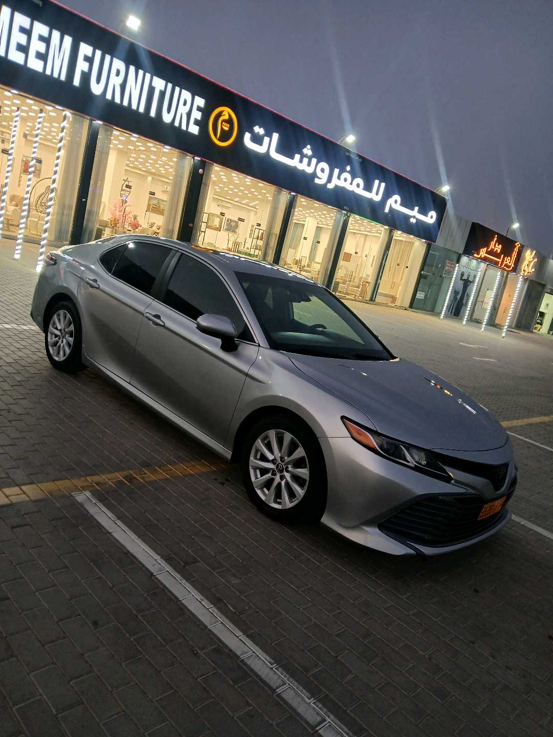 Car Image 2018 TOYOTA CAMRY LE