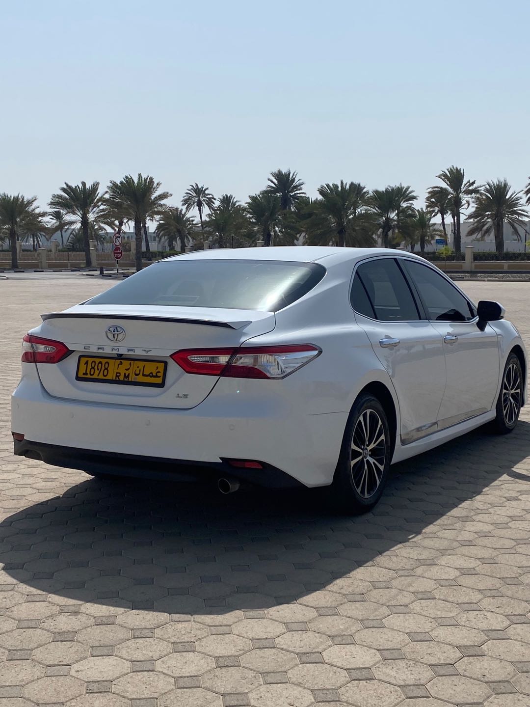Car Image 2019 TOYOTA CAMRY LE