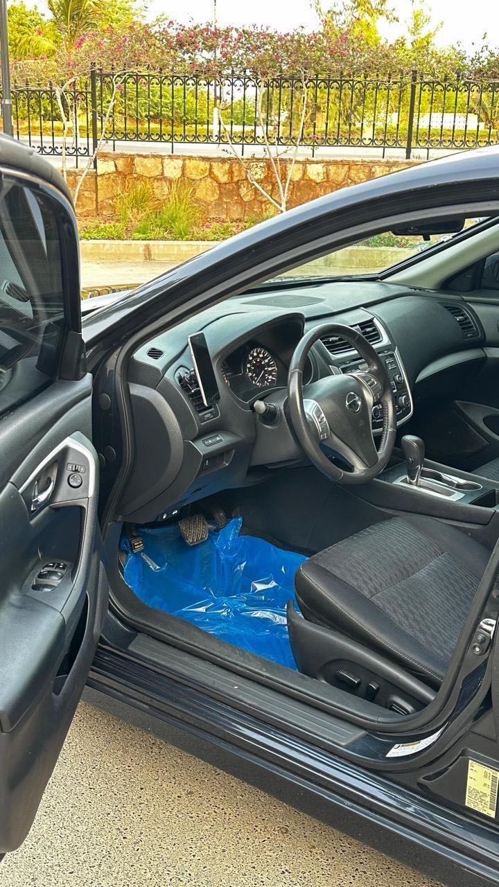 Car Image 2017 NISSAN ALTIMA SV