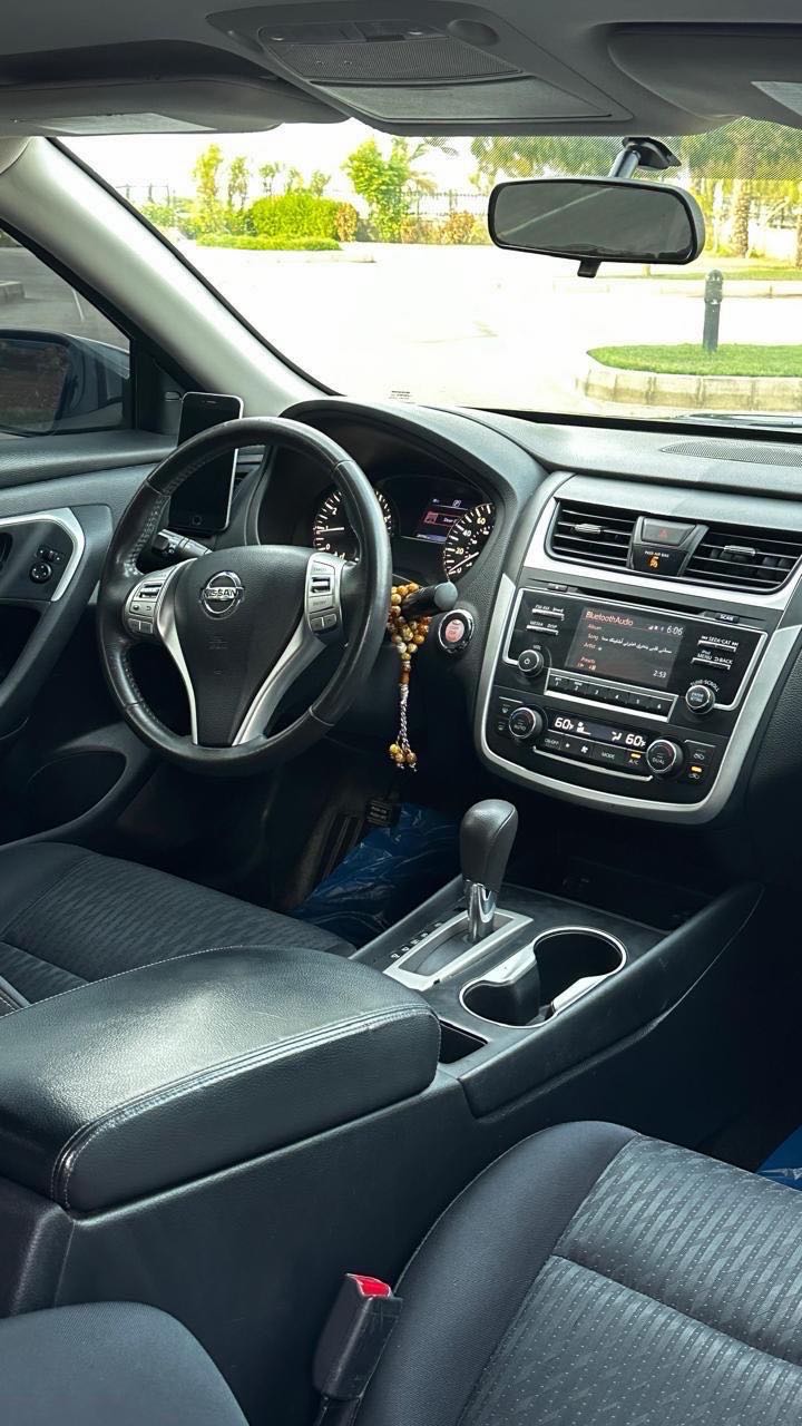Car Image 2017 NISSAN ALTIMA SV