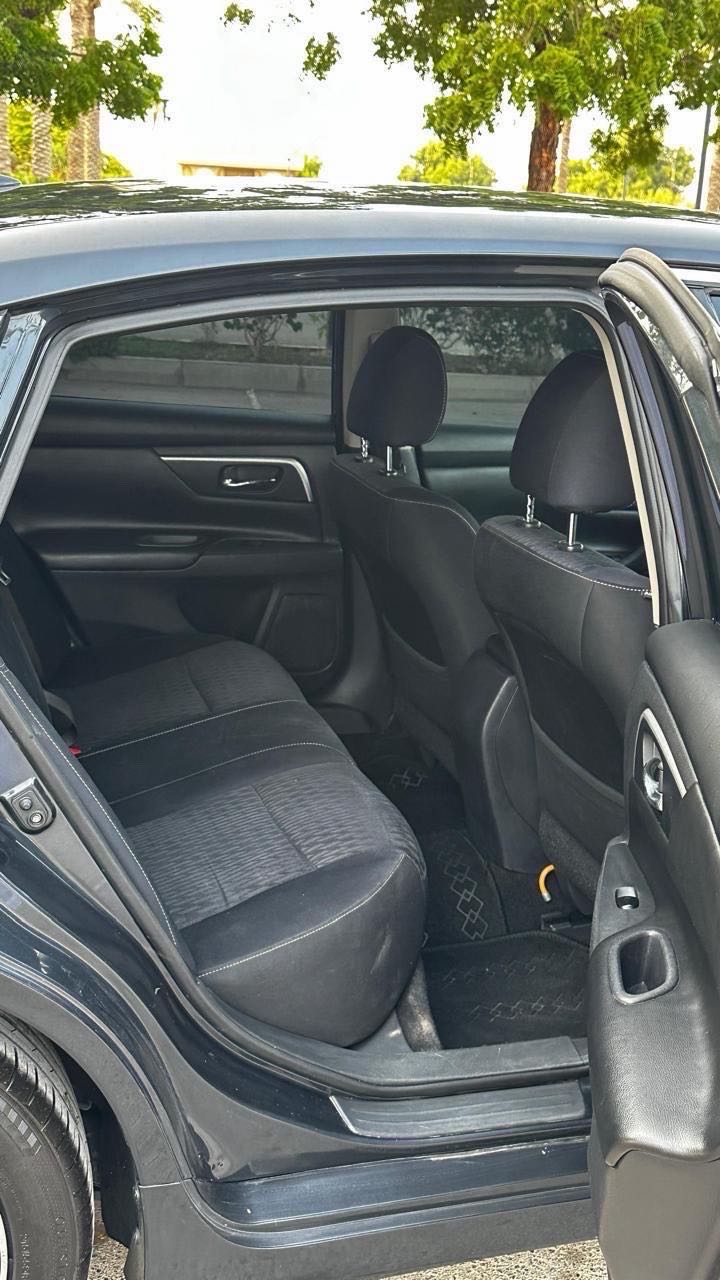 Car Image 2017 NISSAN ALTIMA SV