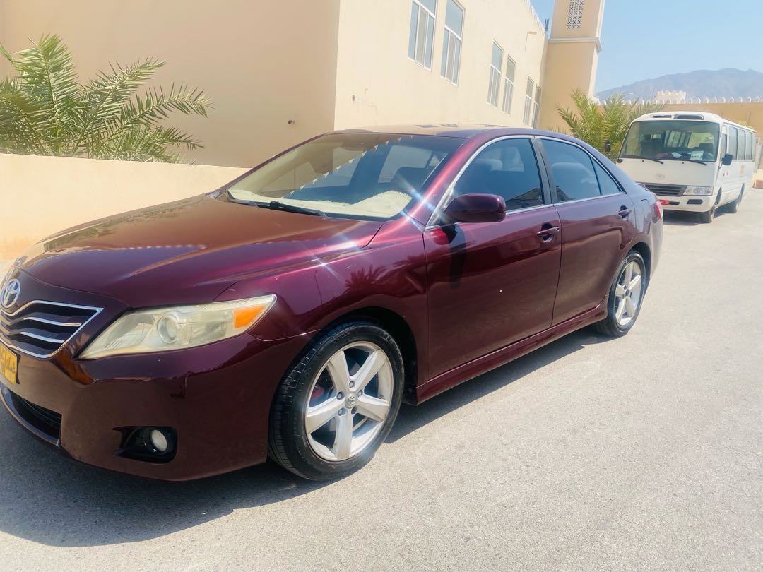 Car Image 2012 TOYOTA CAMRY XLE