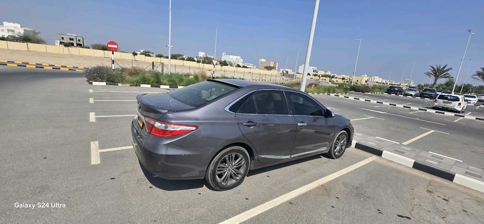 Car Image 2017 TOYOTA CAMRY LE