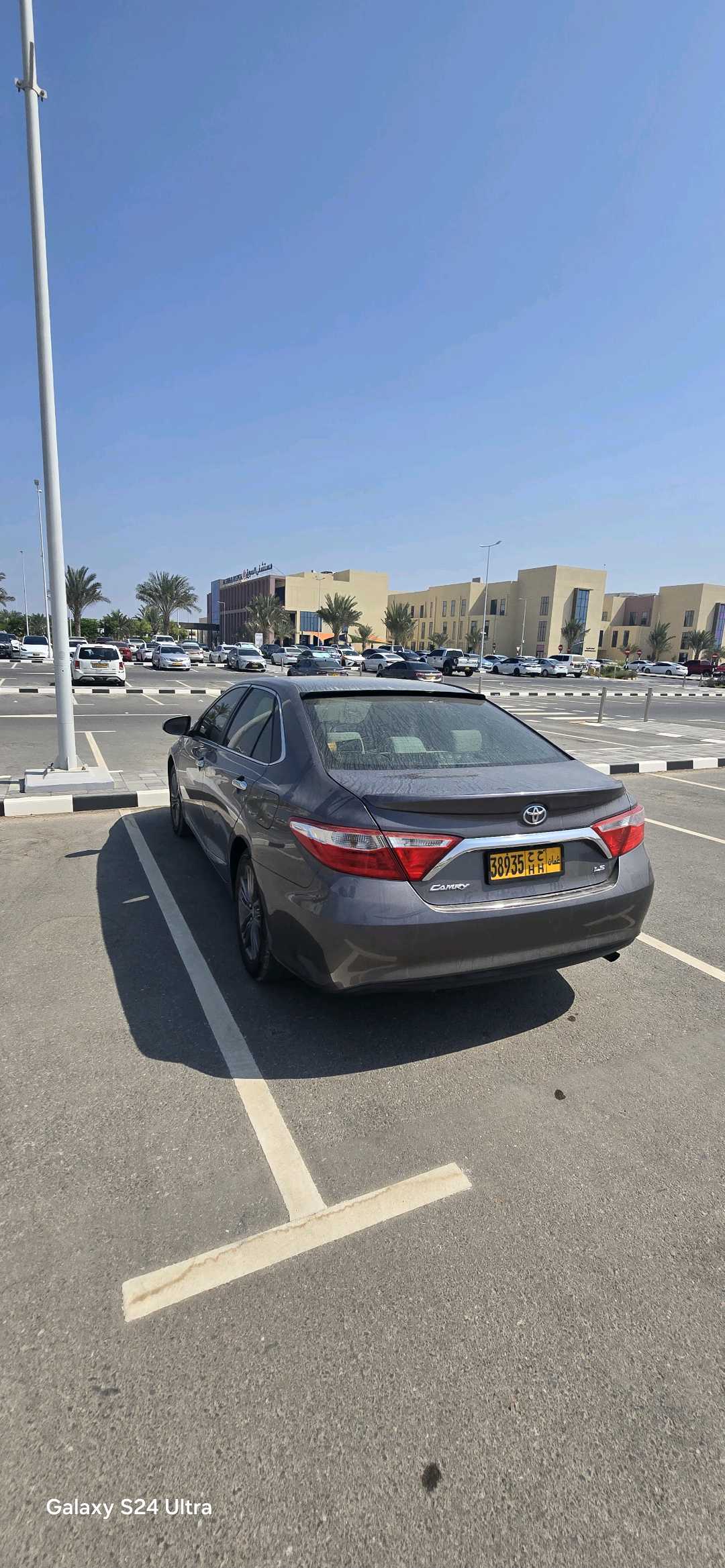 Car Image 2017 TOYOTA CAMRY LE