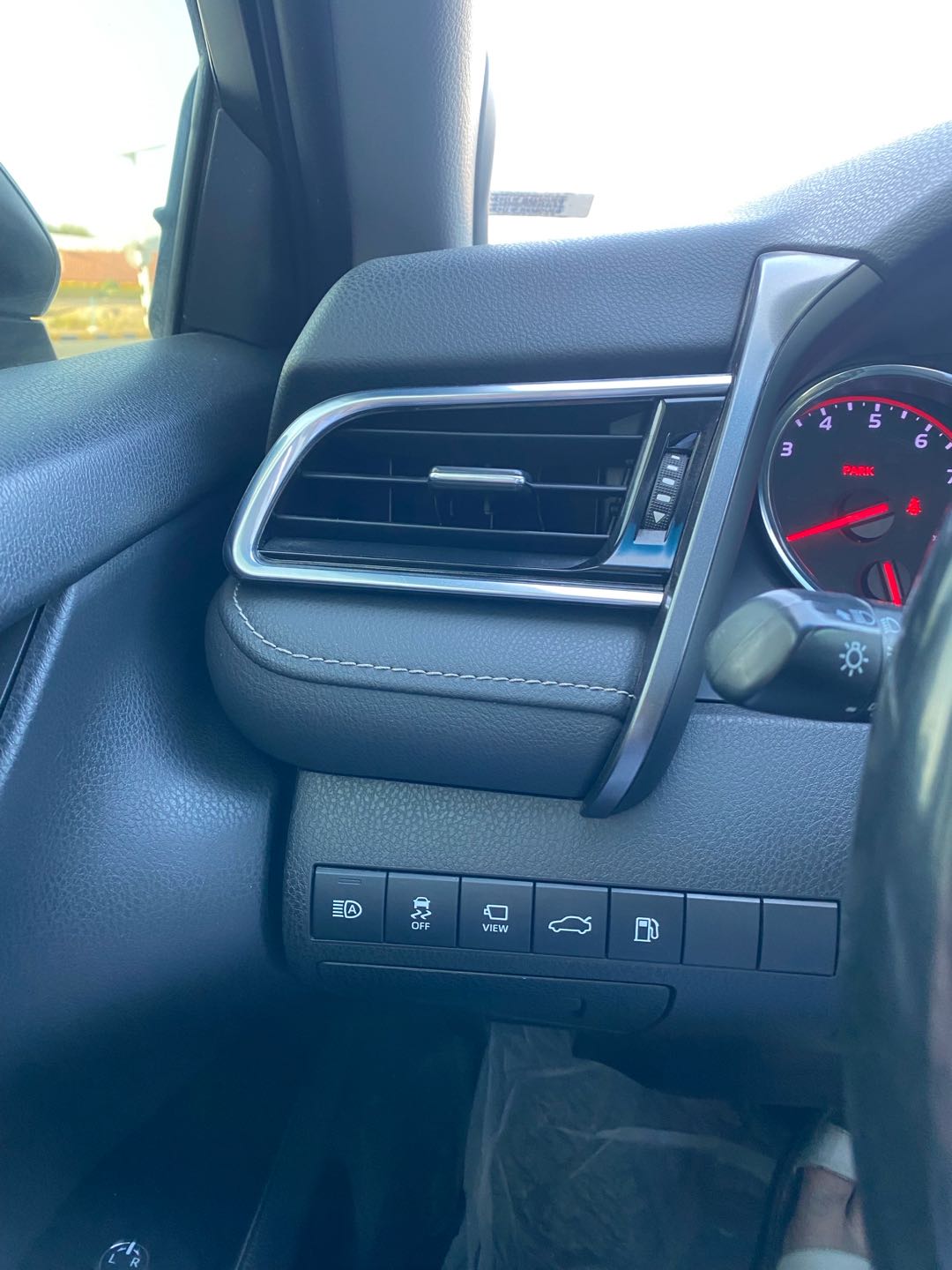 Car Image 2018 TOYOTA CAMRY XLE