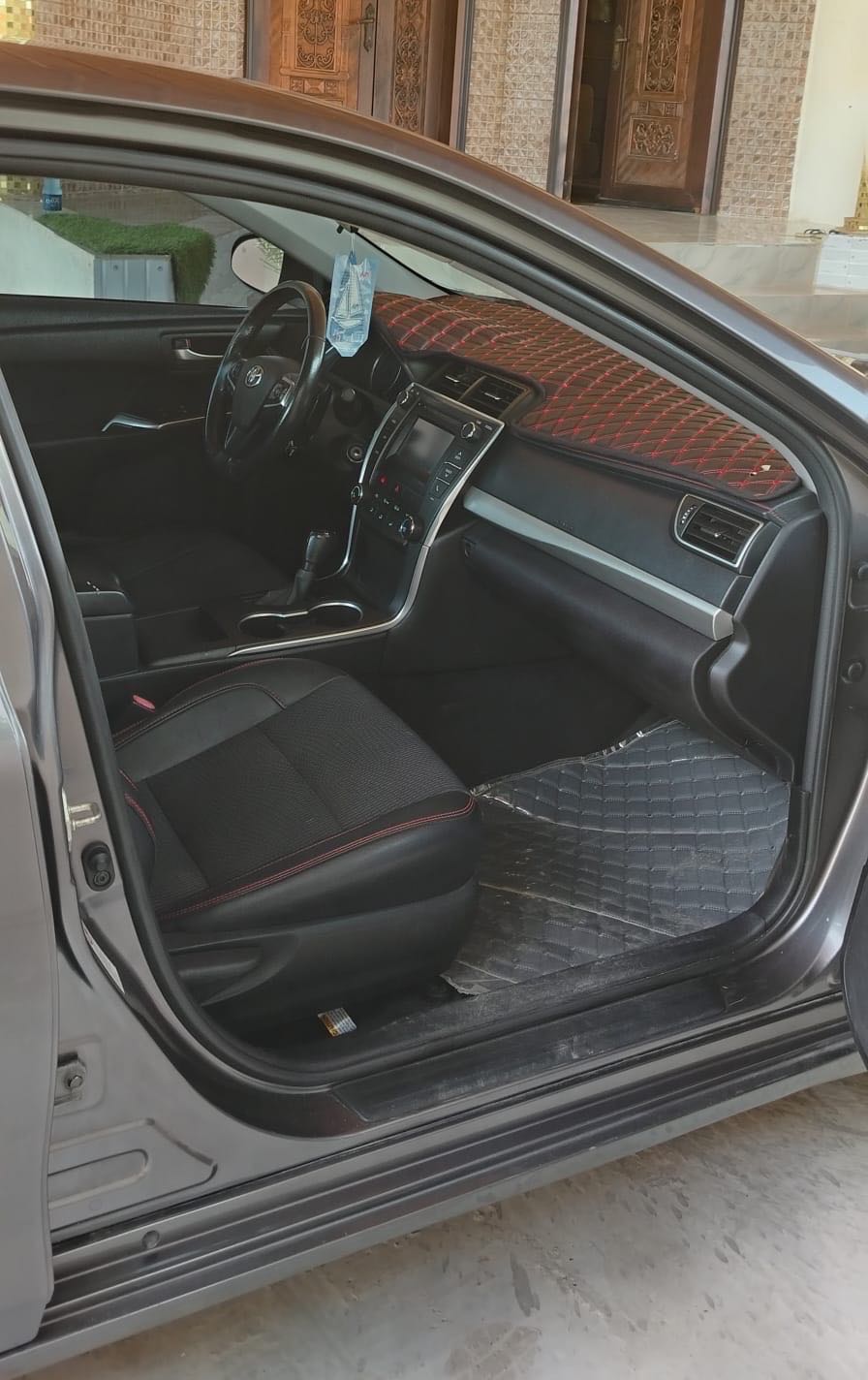 Car Image 2017 TOYOTA CAMRY LE