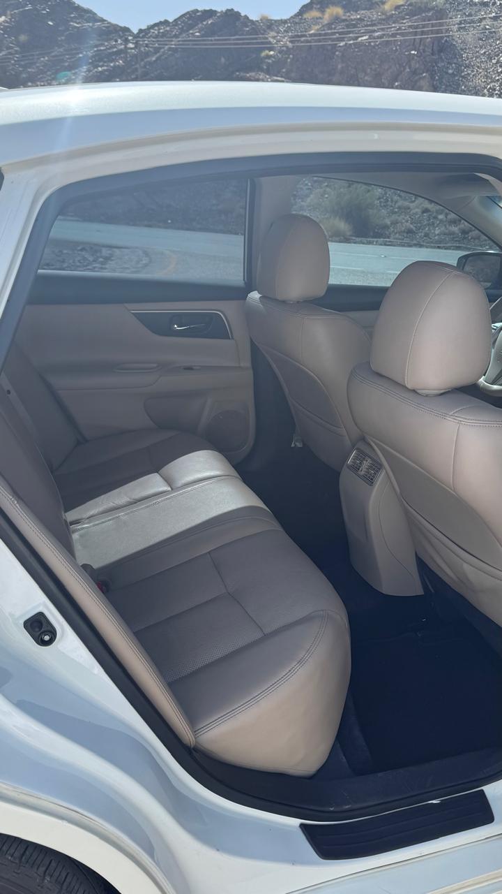Car Image 2017 NISSAN ALTIMA SL
