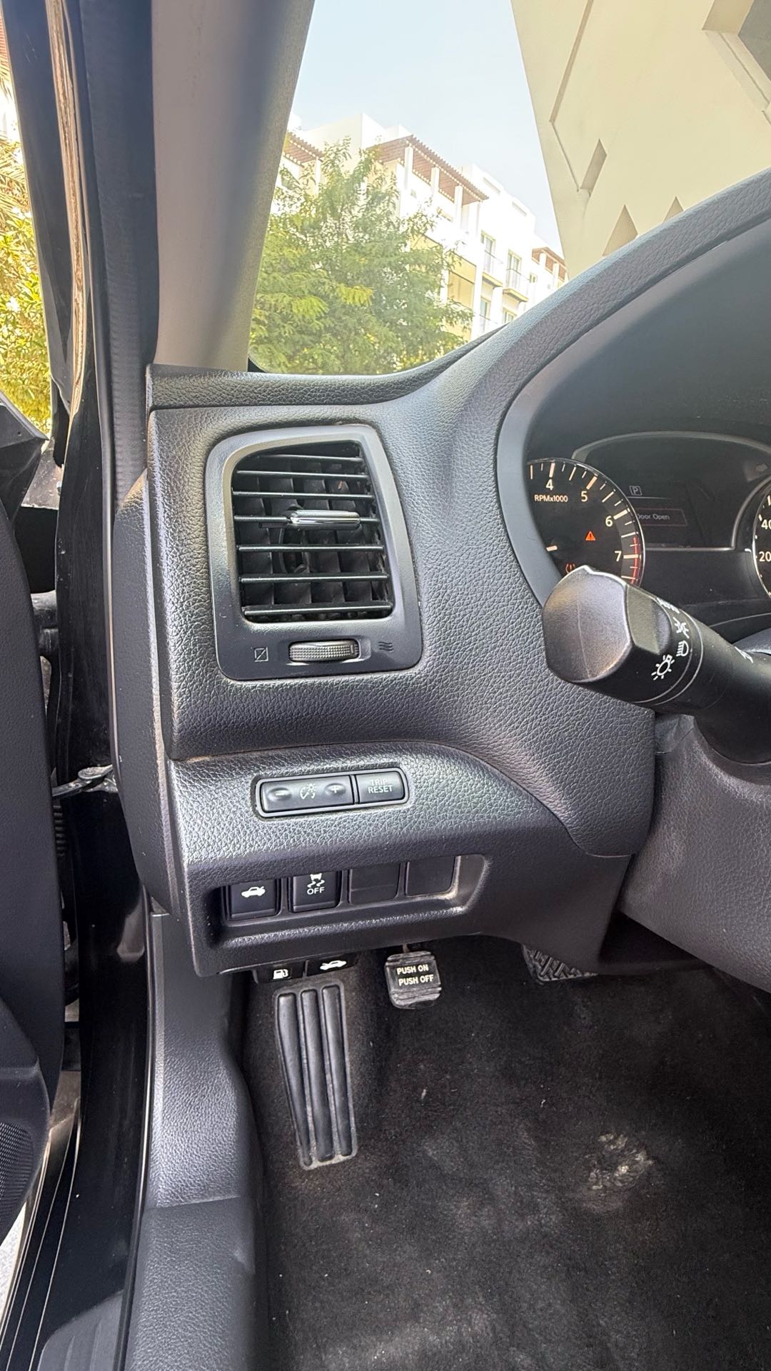 Car Image 2018 NISSAN ALTIMA SV