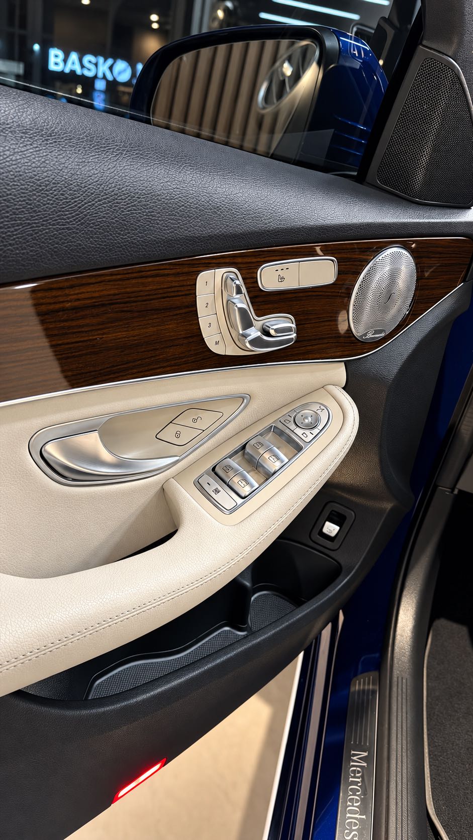 Car Image 2018 MERCEDES C Class 300