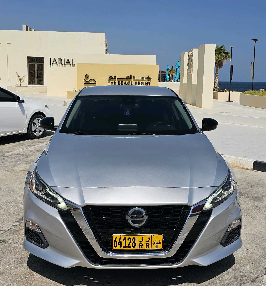 Car Image 2020 NISSAN ALTIMA SR