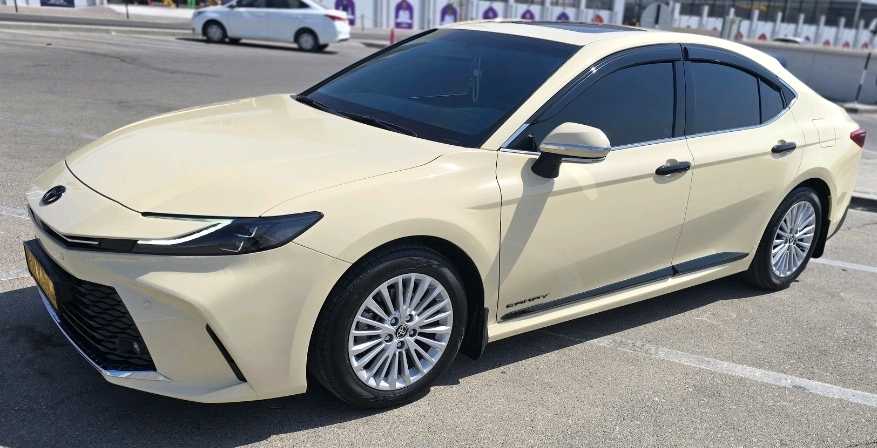 Car Image 2025 TOYOTA CAMRY LE