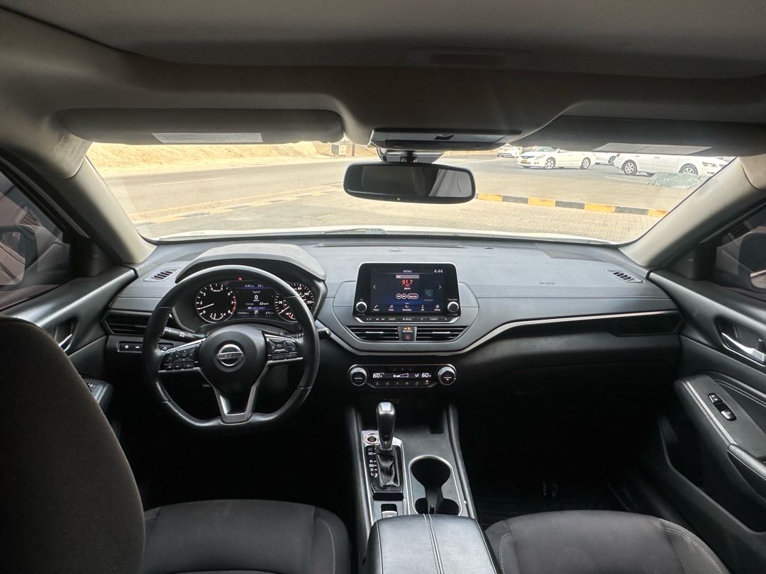 Car Image 2019 NISSAN ALTIMA SV
