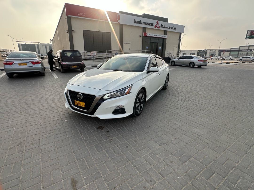 Car Image 2019 NISSAN ALTIMA SV