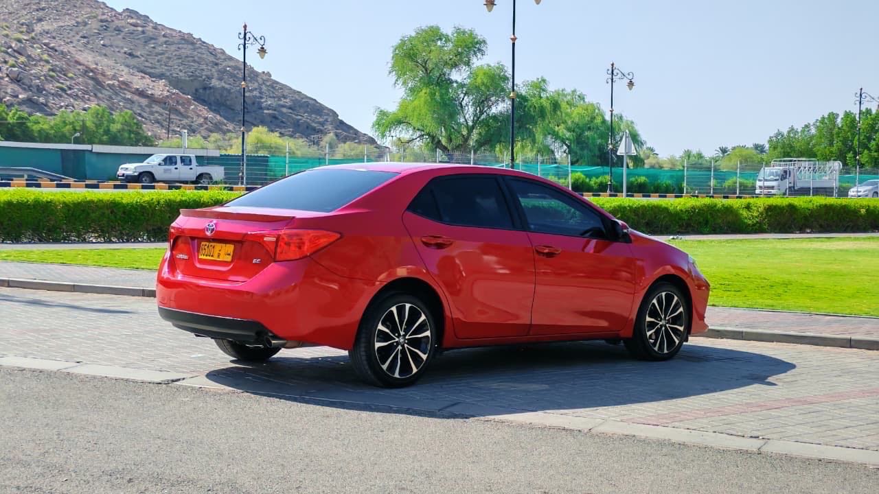 Car Image 2017 TOYOTA COROLLA SE
