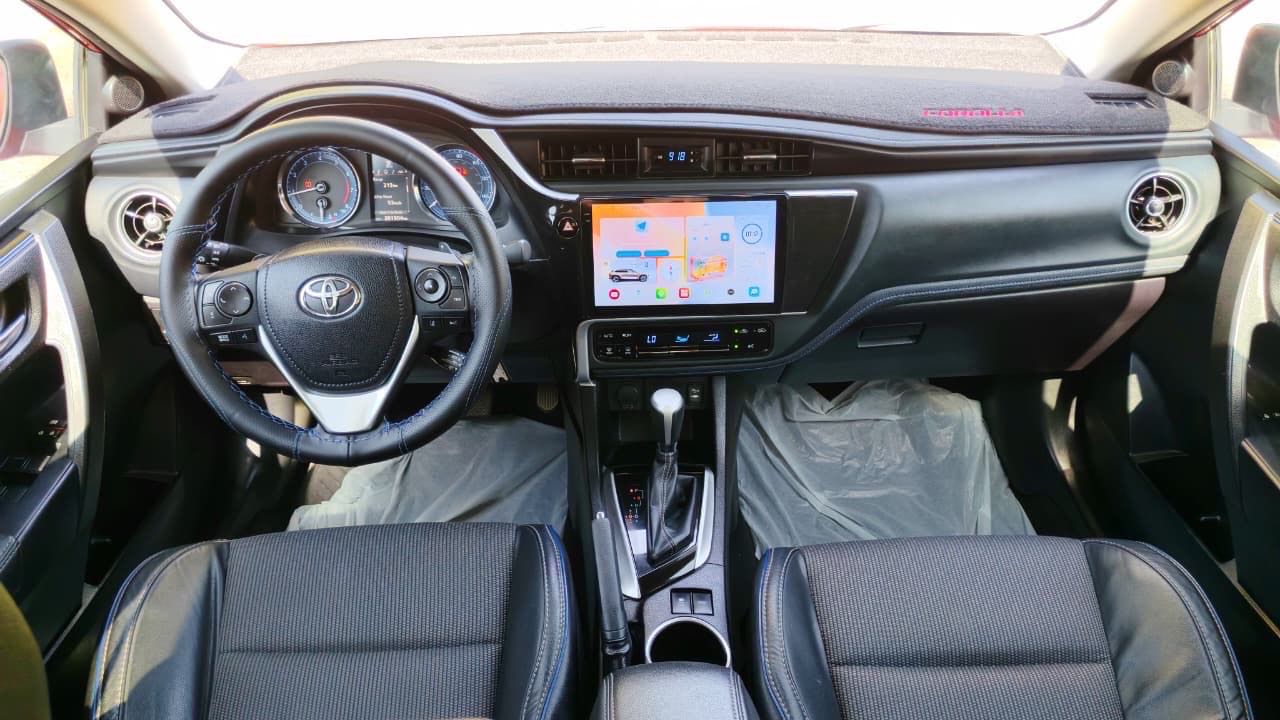 Car Image 2017 TOYOTA COROLLA SE