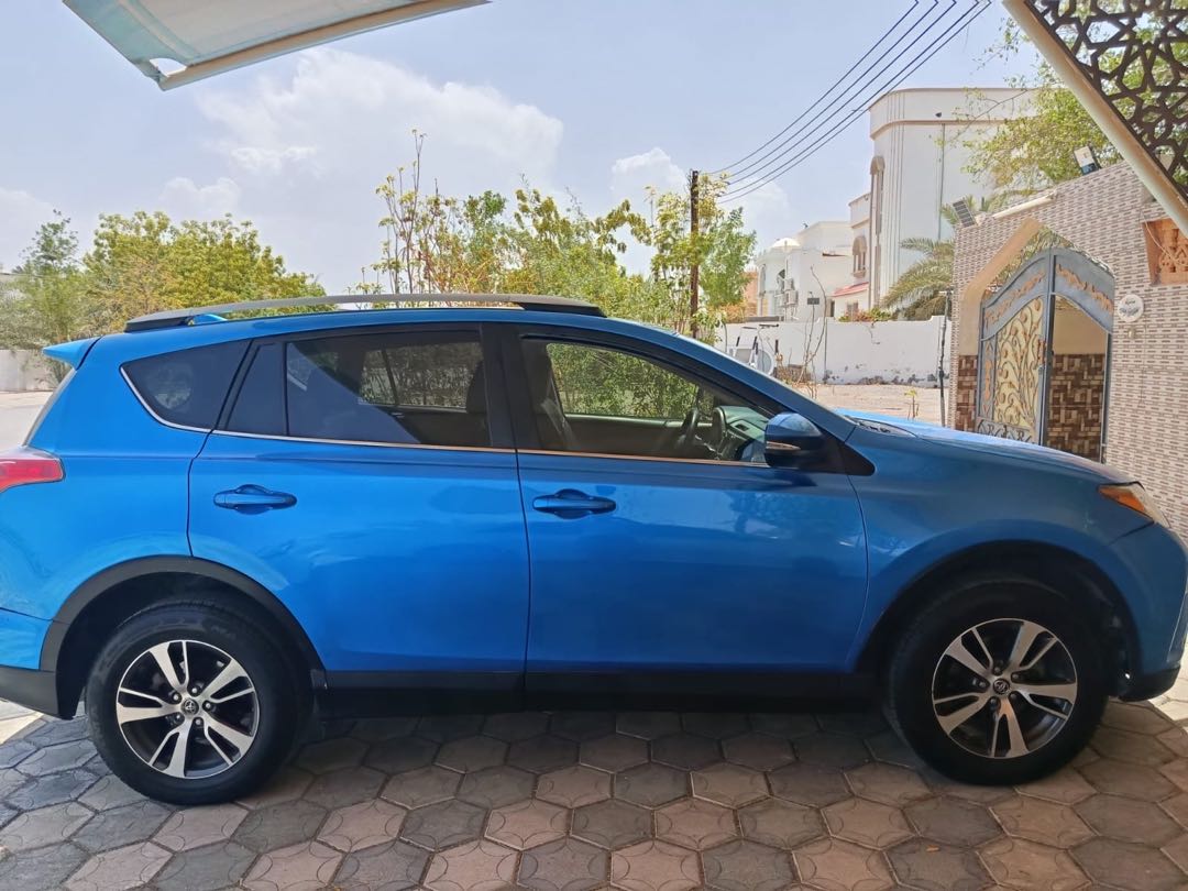 Car Image 2017 TOYOTA RAV4 XLE