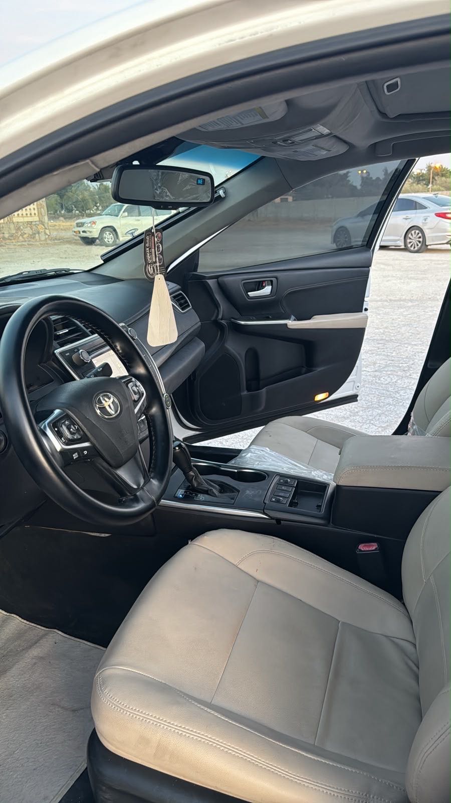 Car Image 2017 TOYOTA CAMRY XLE