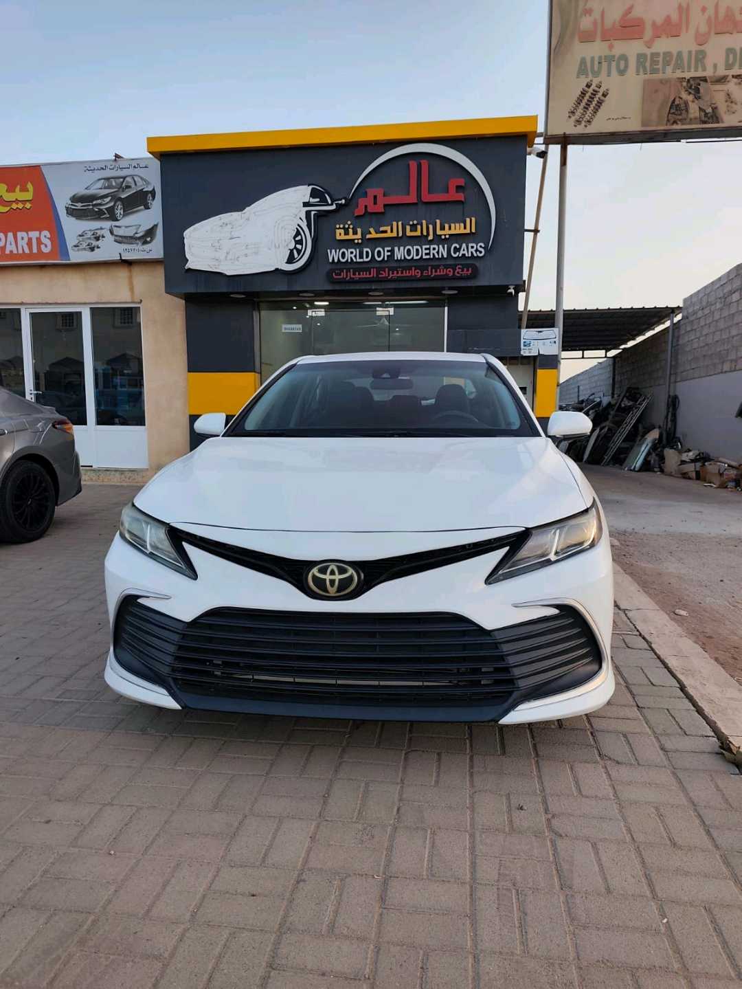 Car Image 2018 TOYOTA CAMRY LE