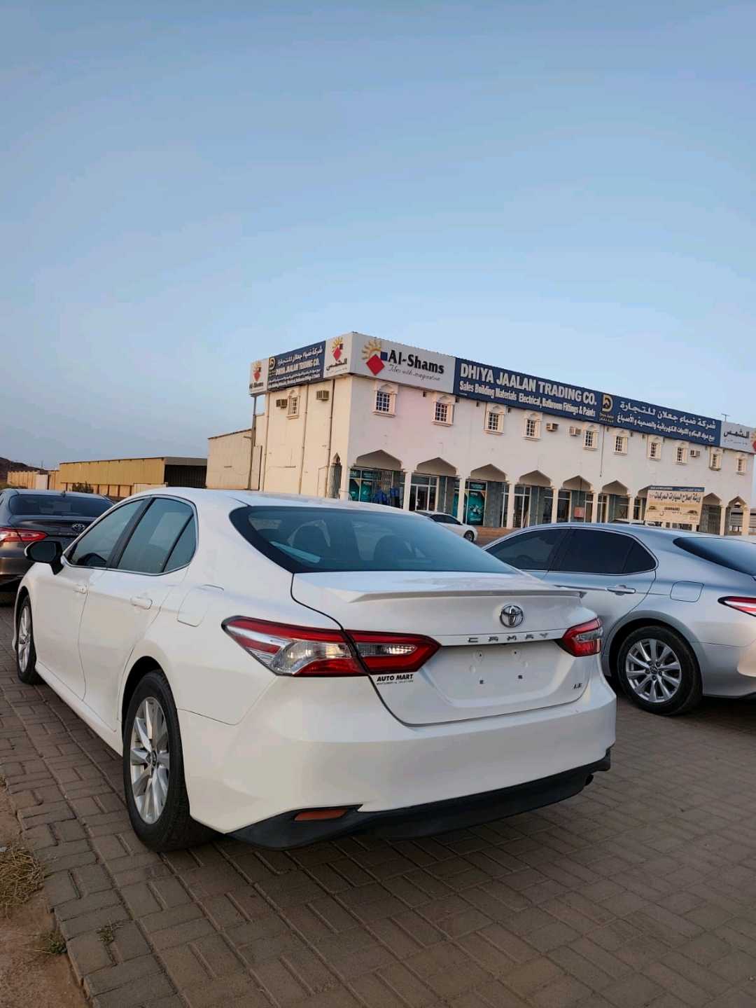 Car Image 2018 TOYOTA CAMRY LE