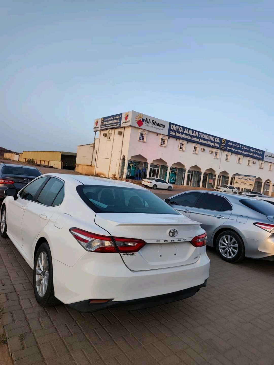 Car Image 2018 TOYOTA CAMRY LE