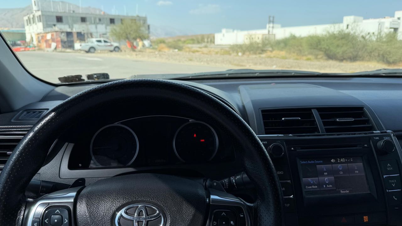 Car Image 2015 TOYOTA CAMRY SE