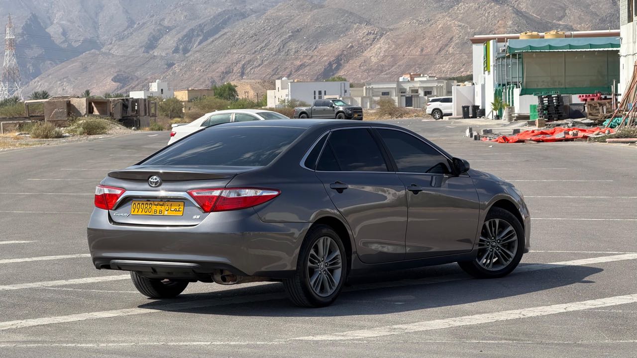 Car Image 2015 TOYOTA CAMRY SE
