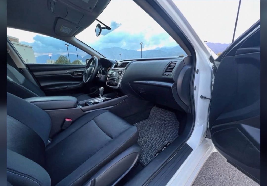 Car Image 2018 NISSAN ALTIMA SR