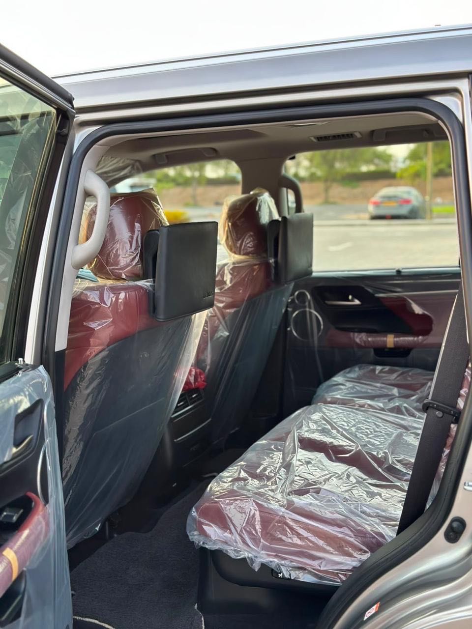 Car Image 2018 LEXUS LX 570