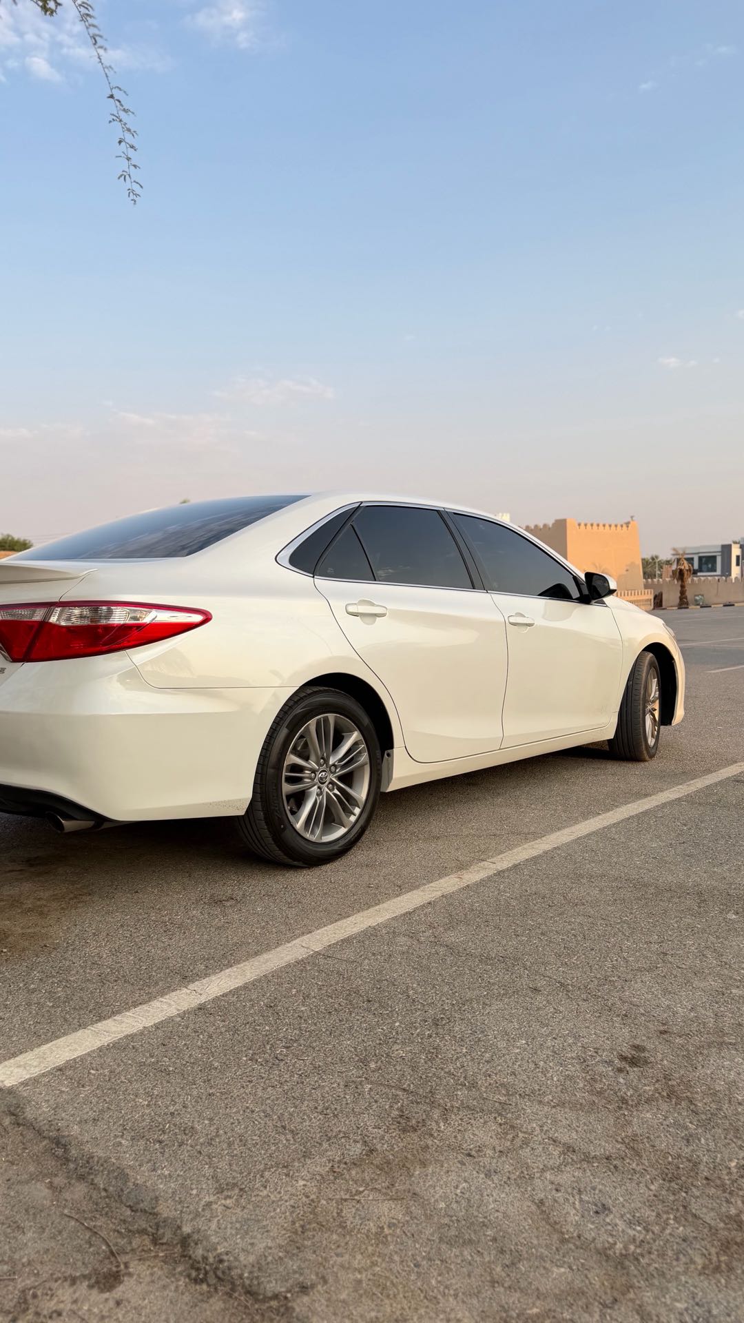 Car Image 2016 TOYOTA CAMRY SE