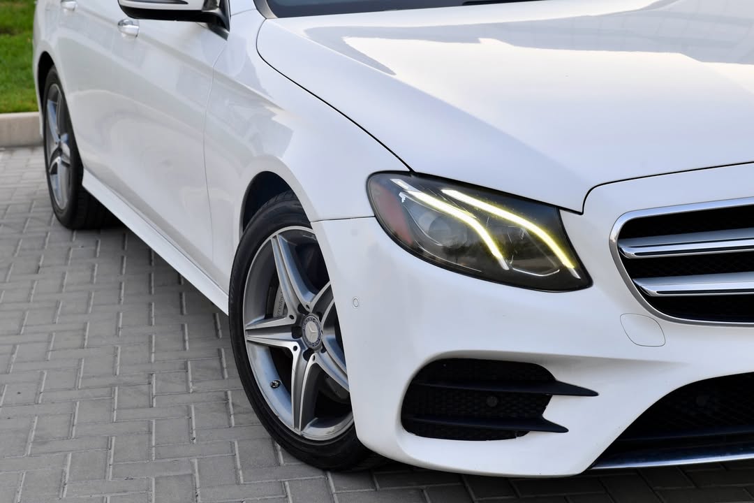Car Image 2017 MERCEDES E Class 300