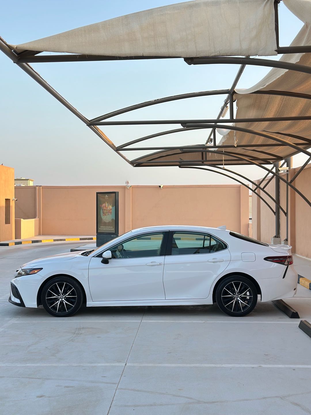Car Image 2021 TOYOTA CAMRY SE