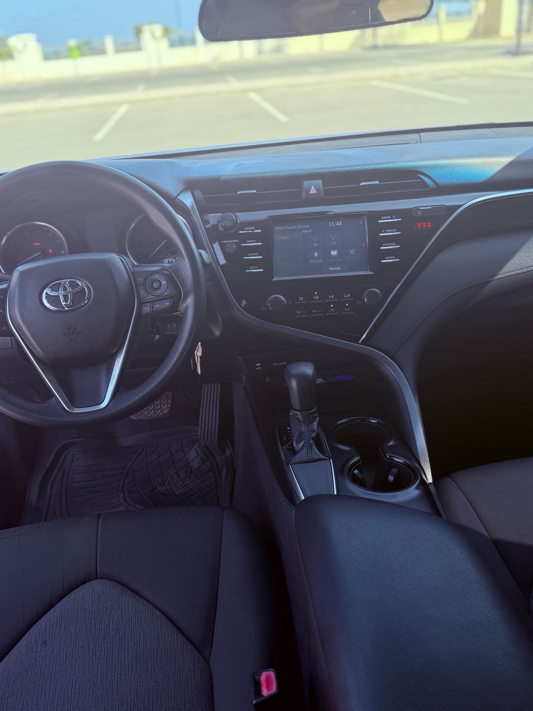 Car Image 2018 TOYOTA CAMRY LE