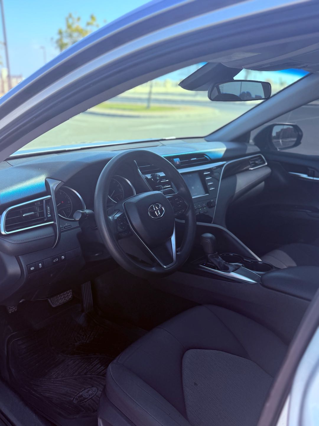 Car Image 2018 TOYOTA CAMRY LE