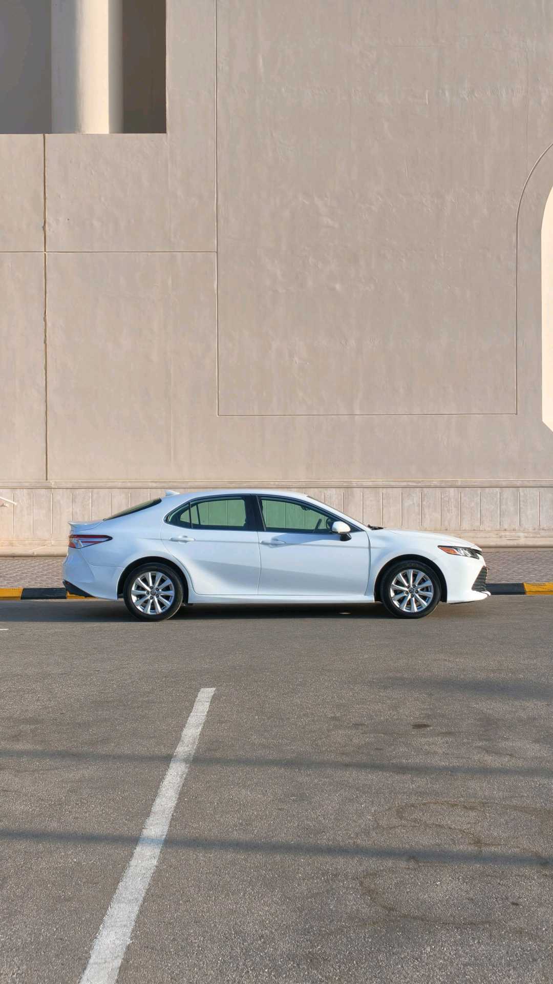 Car Image 2020 TOYOTA CAMRY LE