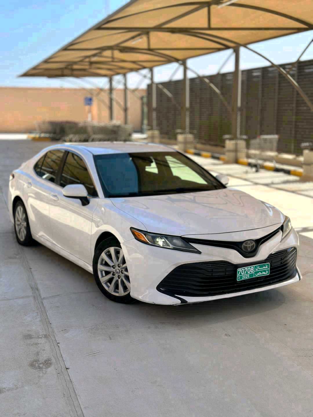 Car Image 2020 TOYOTA CAMRY LE