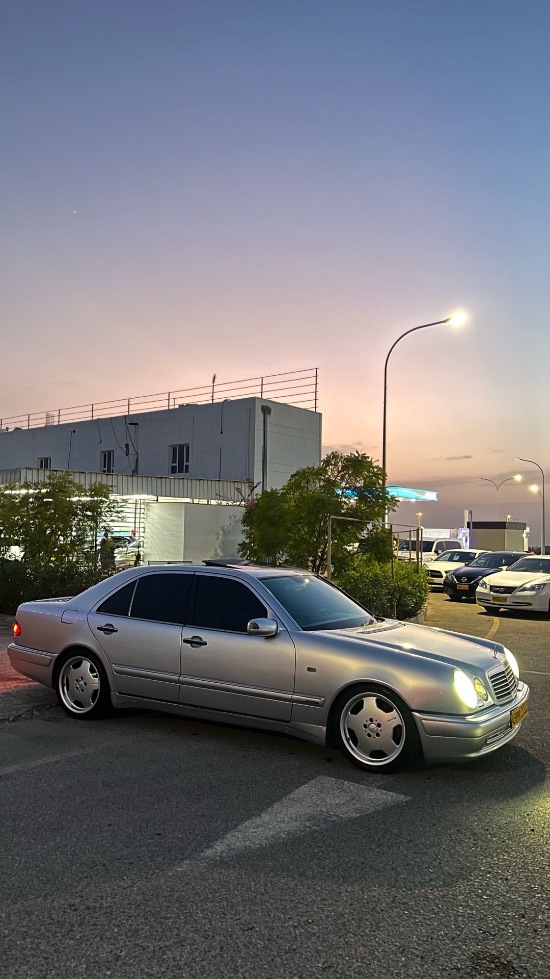 Car Image 1997 MERCEDES E Class E 50