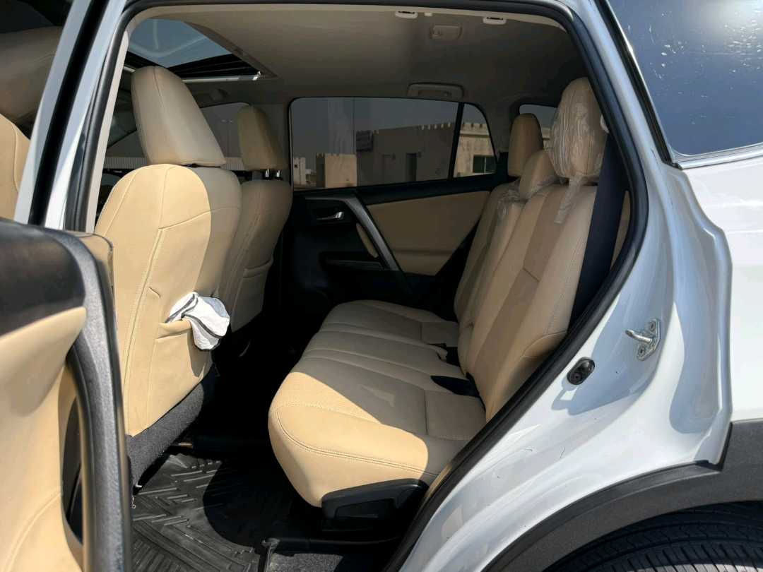 Car Image 2018 TOYOTA RAV4 XLE