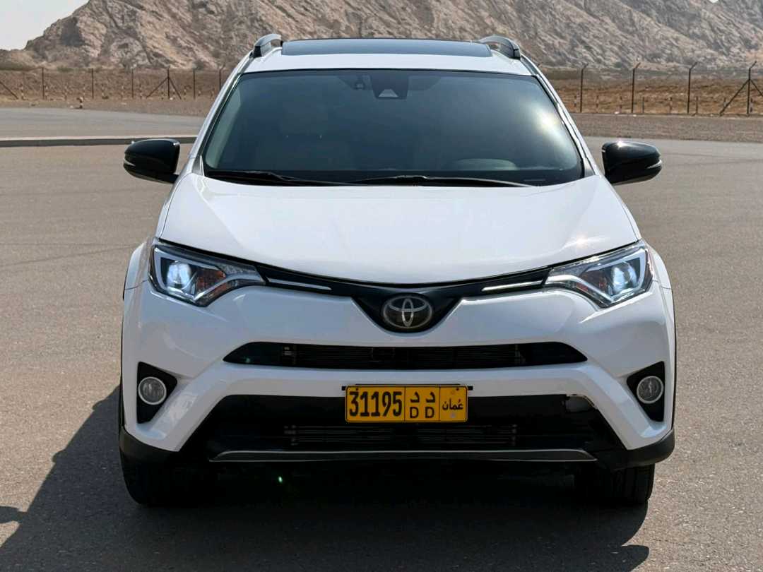 Car Image 2018 TOYOTA RAV4 XLE