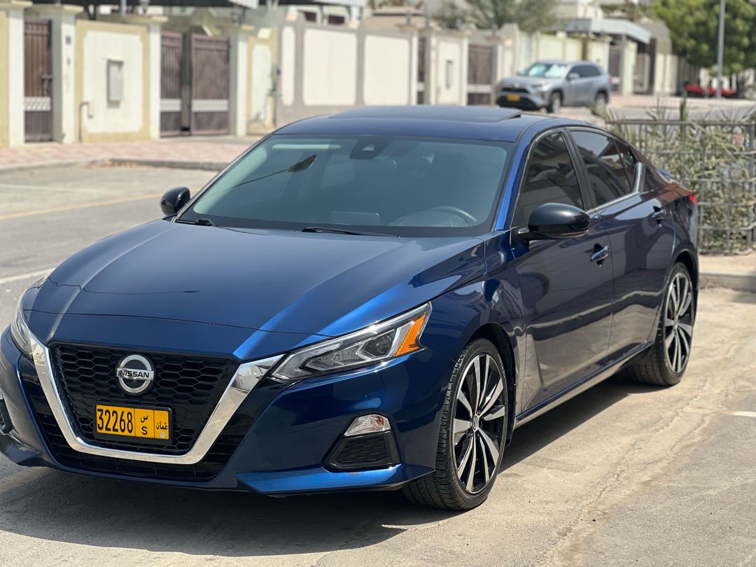 Car Image 2021 NISSAN ALTIMA SR